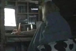 Egy gyönyörű úrnő megvert egy rabszolgát a kertben, és egy szíjjal csaladi porno videok szar a seggébe.