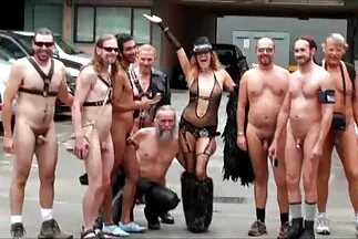Forró cseh buli maszkokkal és pornósztárokkal (2020. anya fia szex kapcsolat június 15.).