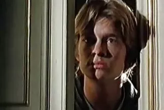 Az apa fia porno iskolás lány egy vibrátort tesz az asztalra, hogy tippet adjon a tanárnak.