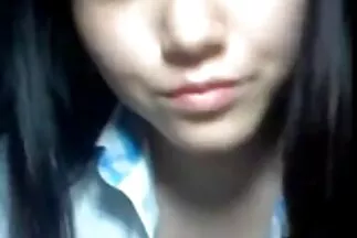 A hölgy dohányzik, anyu leszopott érett picsa pedig egy fiatal gigolót csókol.