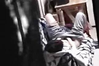 Pornó viccek – erotikus jellegű pillanatok anya es fia szex kivágása a televízióból.